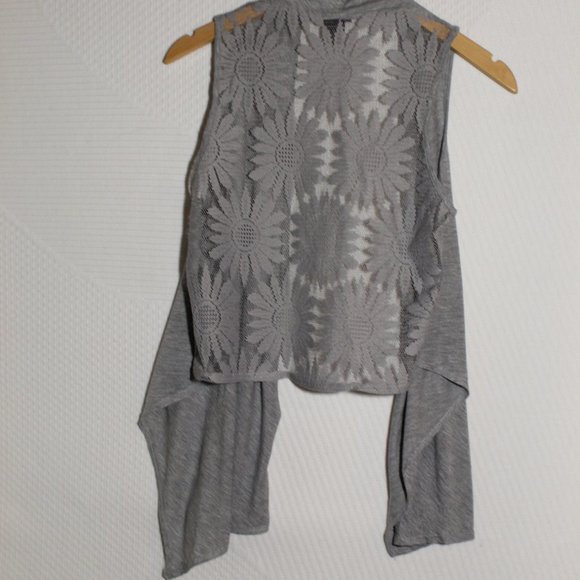 Rue 21 Size M Grey Sleeveless Cardigan See Through Sunflower Lace - Picture 2 of 3